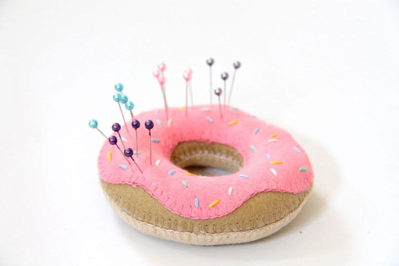 doughnut-pin-cushion-2